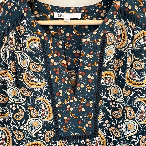 DR2 Women's Paisley Printed Cap Sleeve V-Neck Tunic Blouse Size Medium - Picture 4 of 8